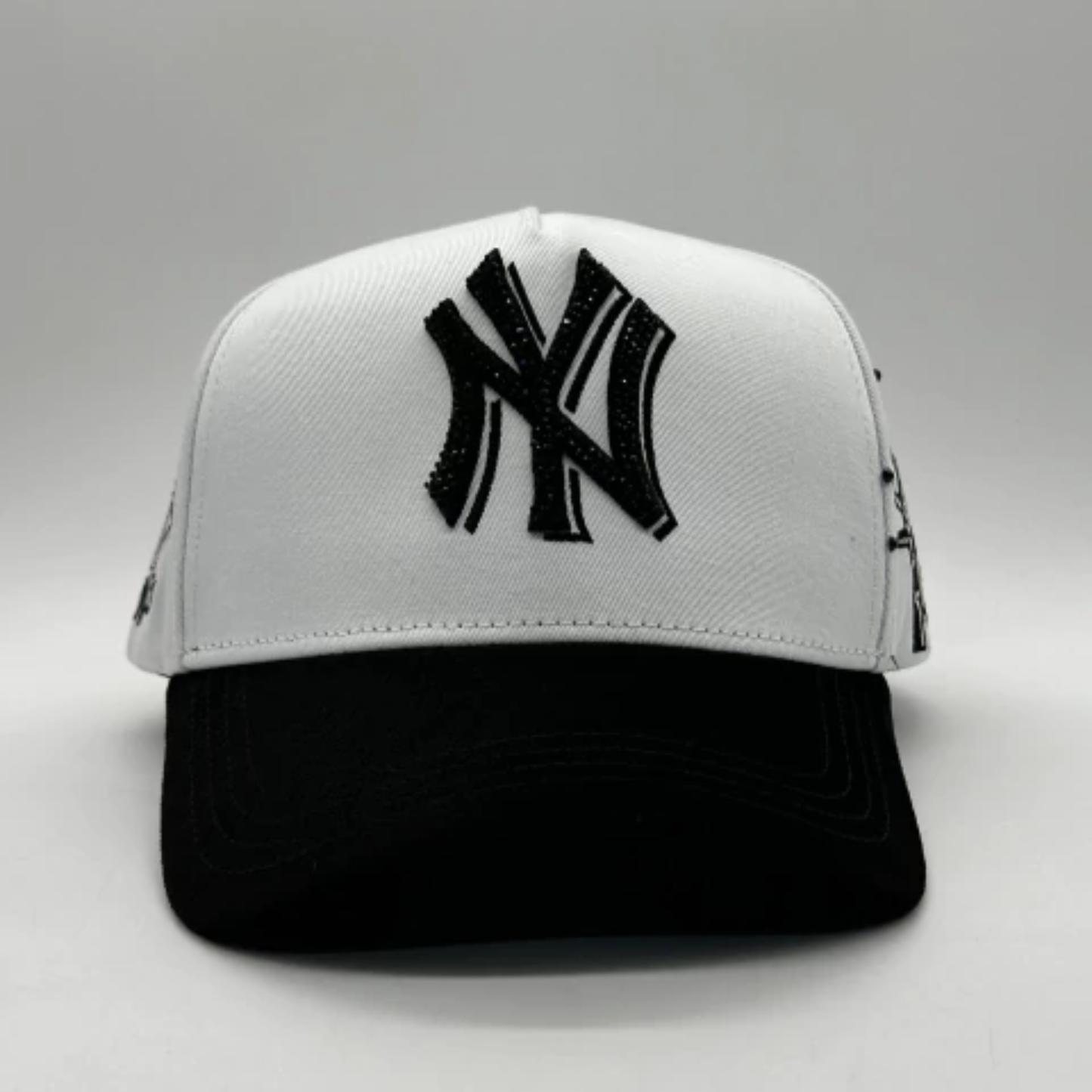 GORRA BIG BOSS // KEVIN HATS BLACK AND WHITE