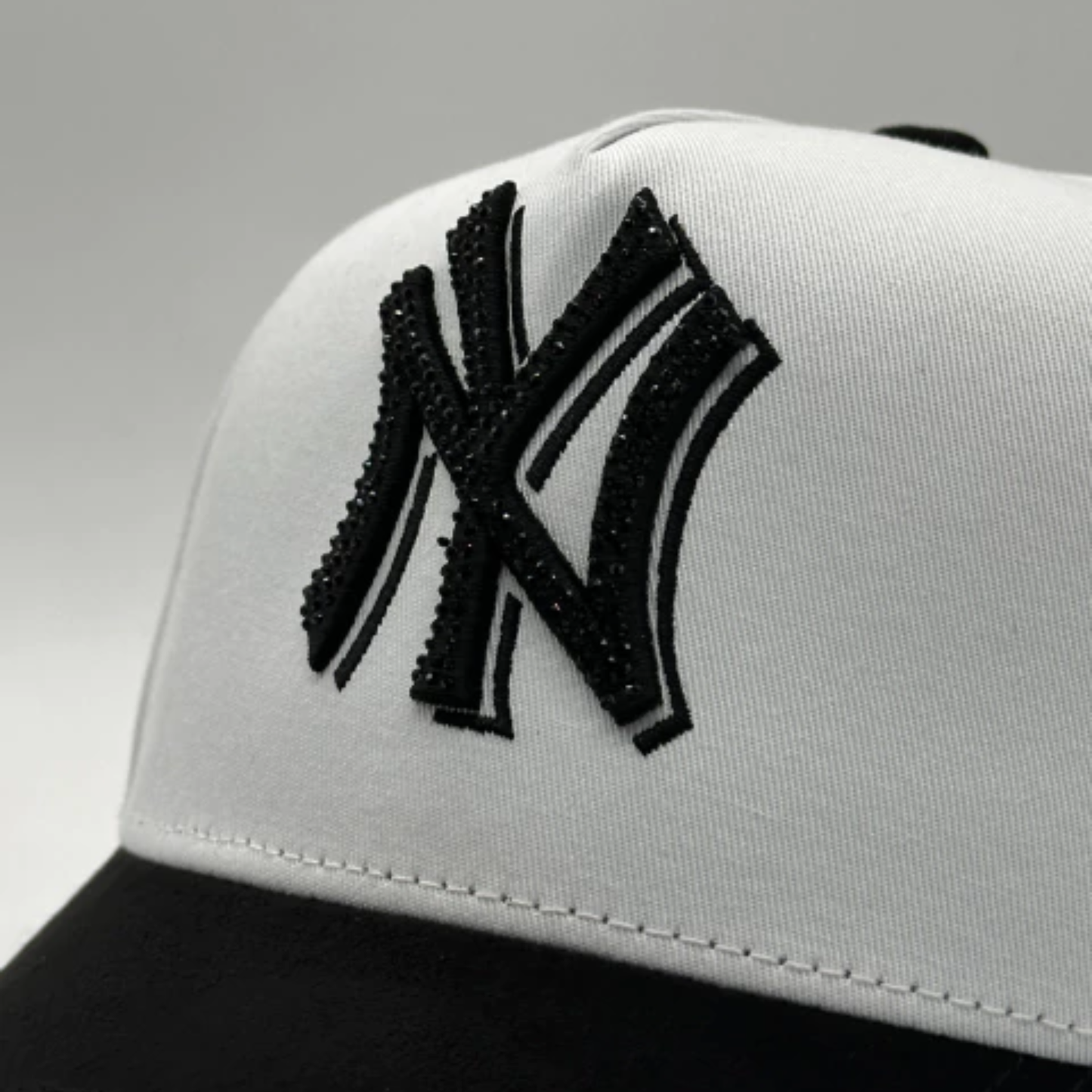 GORRA BIG BOSS // KEVIN HATS BLACK AND WHITE