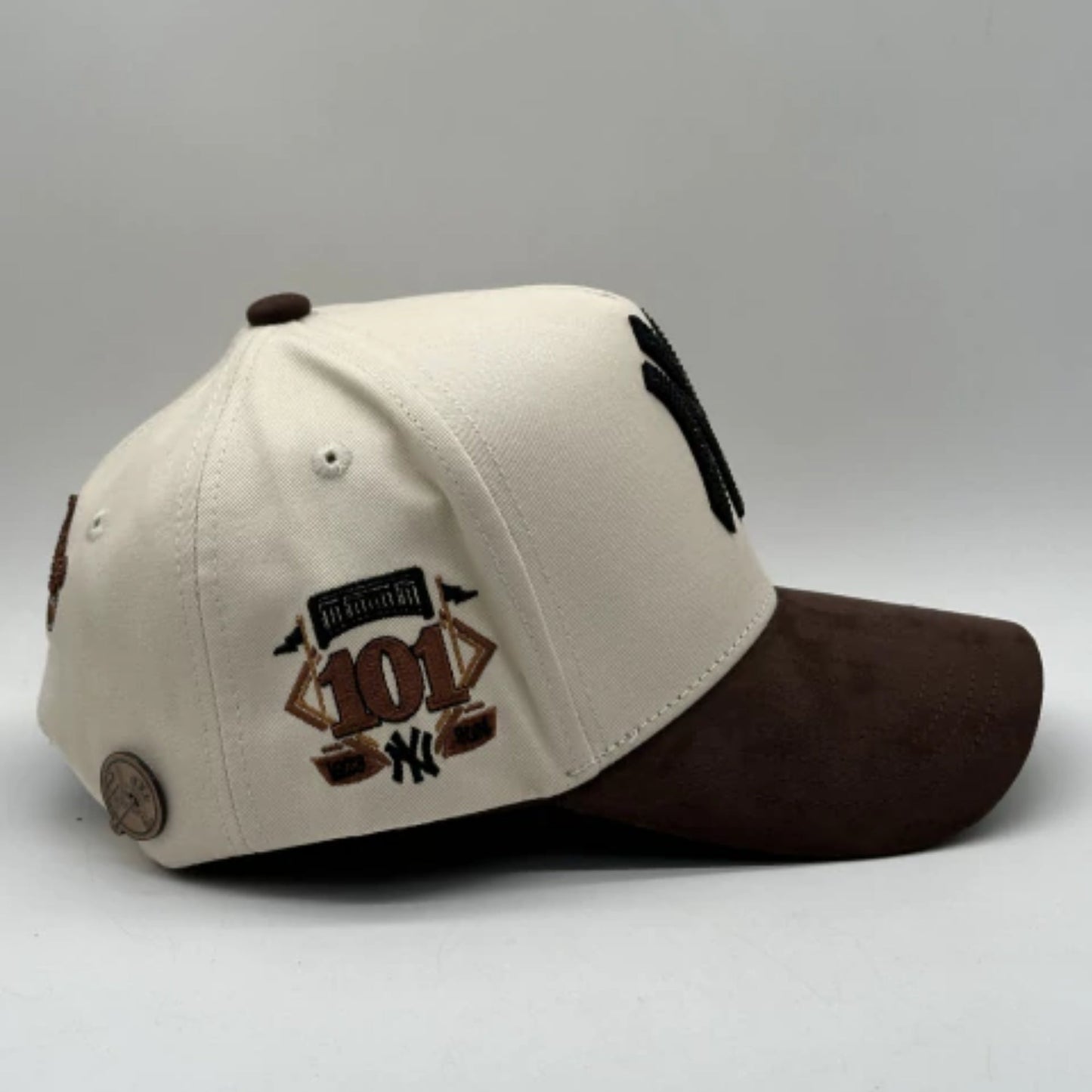 GORRA BIG BOSS // X KEVIN HATS NY TAN LIGTH