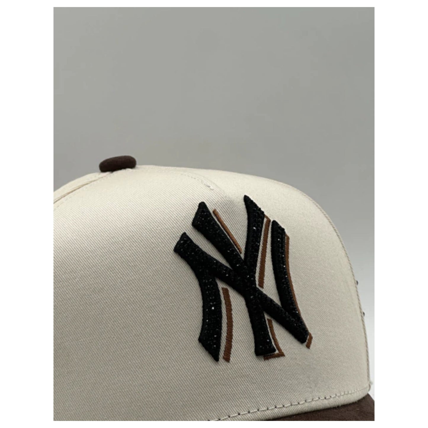 GORRA BIG BOSS // X KEVIN HATS NY TAN LIGTH